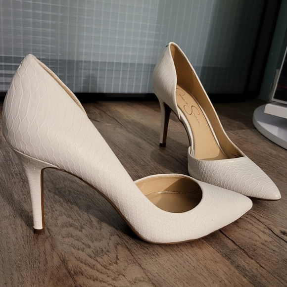 Elegant White Stilettos - Picture 1 of 9